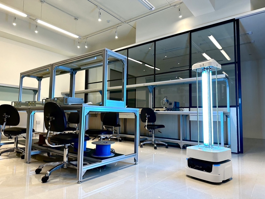 UV-C消毒機器人-1