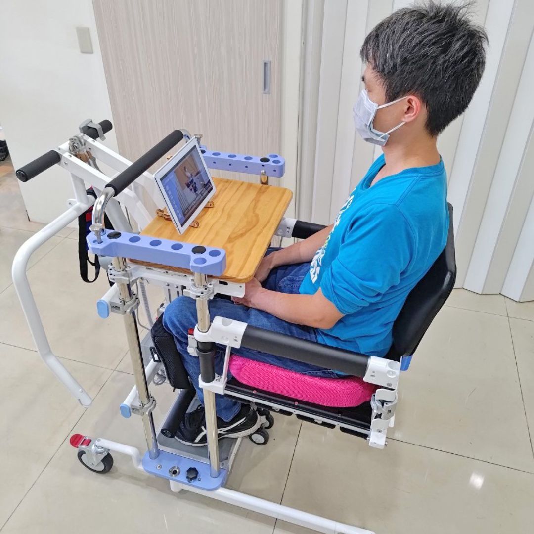 起身站立照護機-5