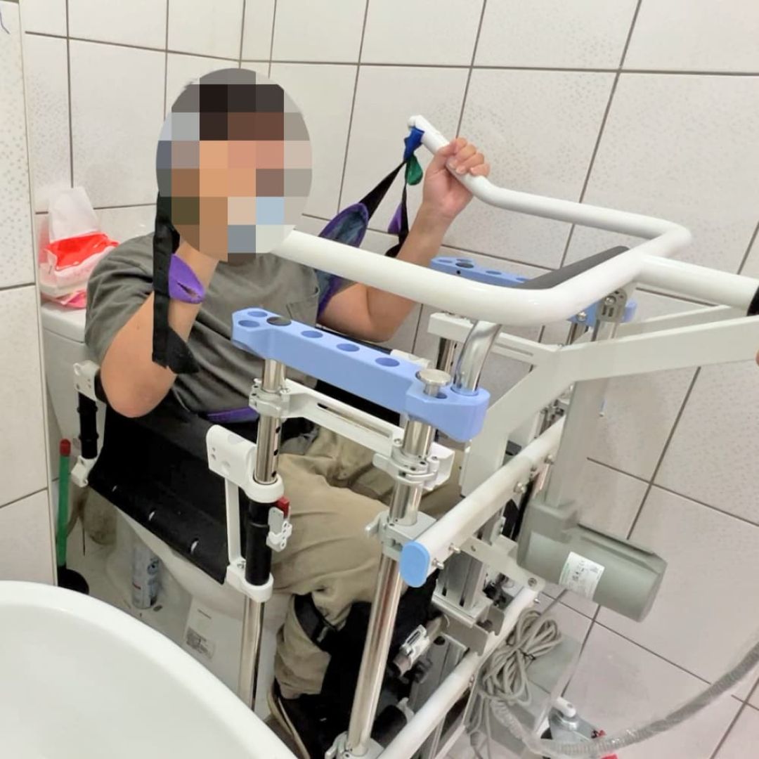 起身站立照護機-4